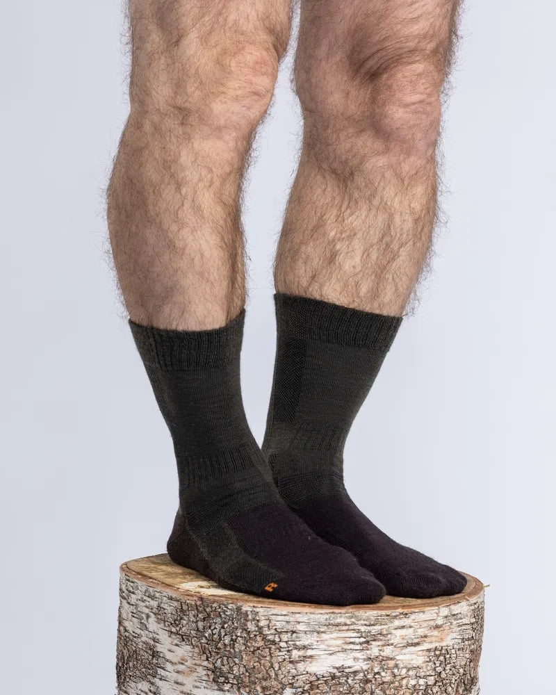Pinewood Trekking Merino Sokken Long in groen/bruin, lange merinosokken voor wandelen, trekking, jacht en hondensport met gewatteerde zool, vochtregulatie en extra comfort,Dog - Expert webshop voor gespecialiseerd hondenmateriaal