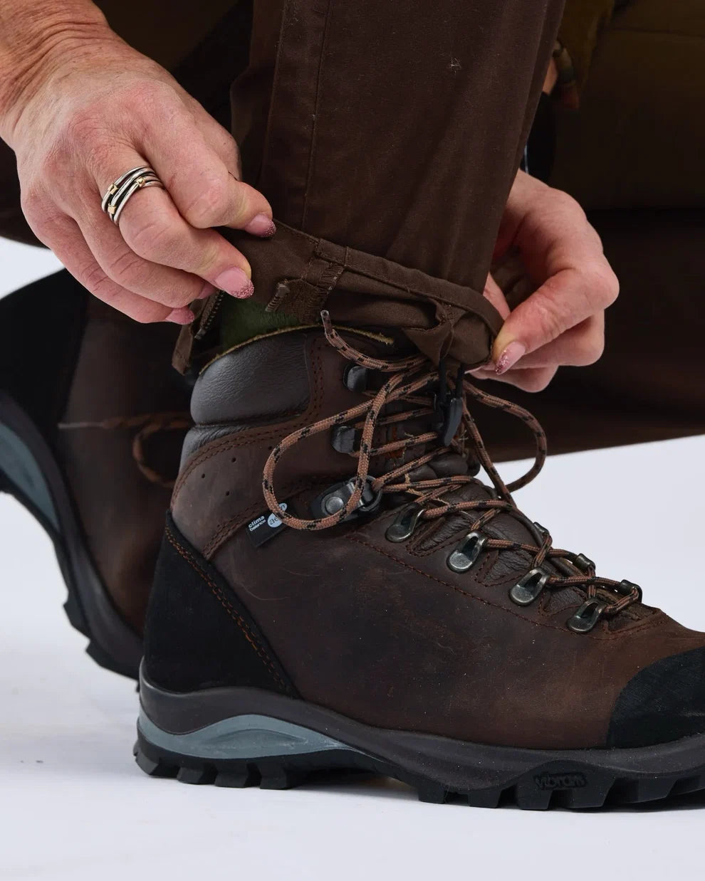 Pinewood Finnveden Hybrid Trousers Dark Brown outdoorbroek met 4-way stretch, comfortabele hybride wandelbroek voor heren en dames voor jacht, trekking, hondentraining en outdooractiviteiten, Dog - Expert webshop voor gespecialiseerd hondenmateriaal