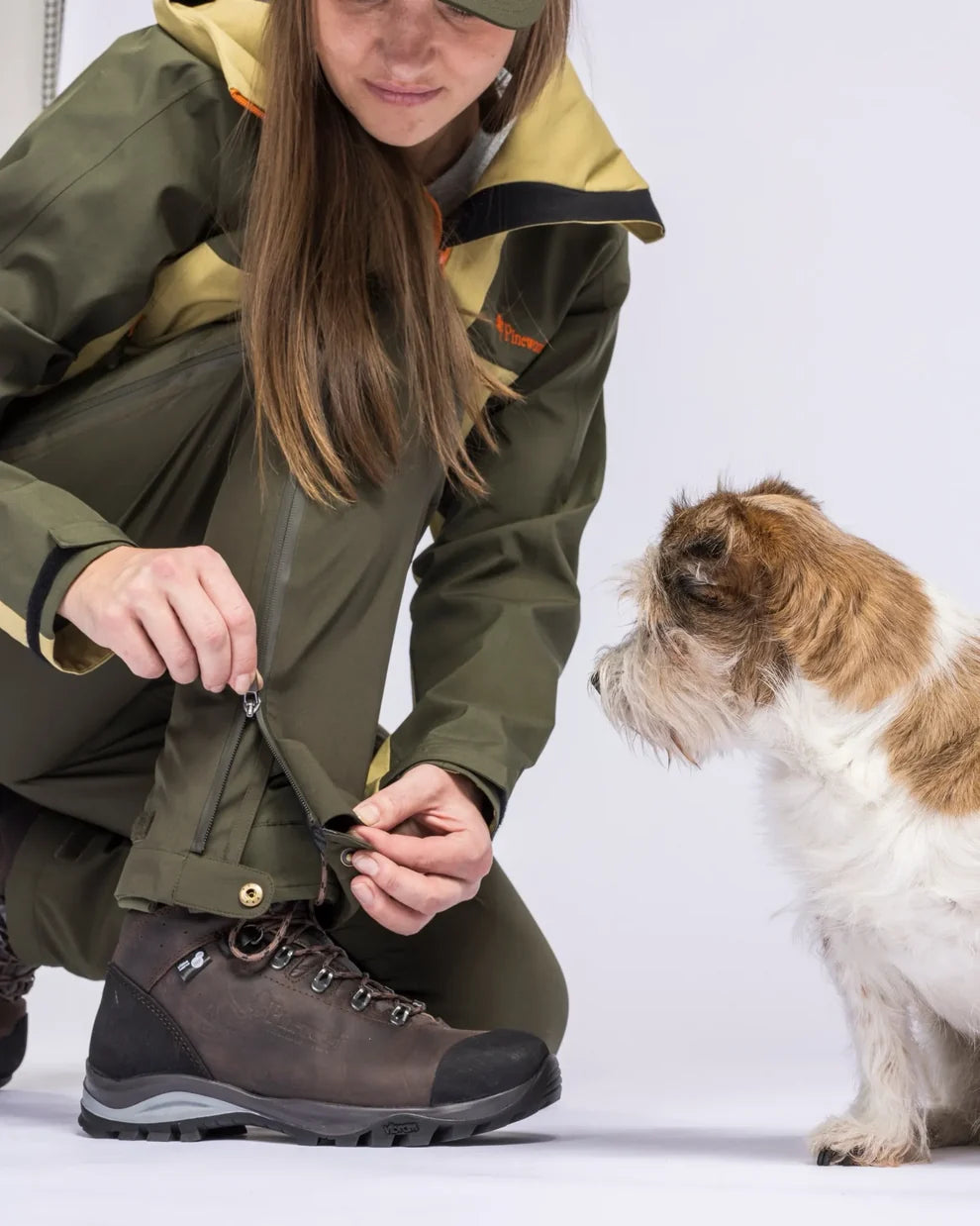 Pinewood Telluz regenbroek dames in Moss Green, waterdichte en ademende 3-laags overbroek voor wandelen en outdoor, Dog - Expert webshop voor gespecialiseerd hondenmateriaal