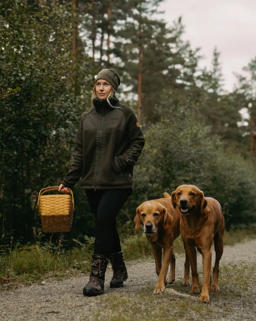 Pinewood Pile Fleece Jas voor dames in moss green of zwart, warme zachte fleecejas met wolachtige look voor outdoor, wandelen en jacht, Dog - Expert webshop voor gespecialiseerd hondenmateriaal