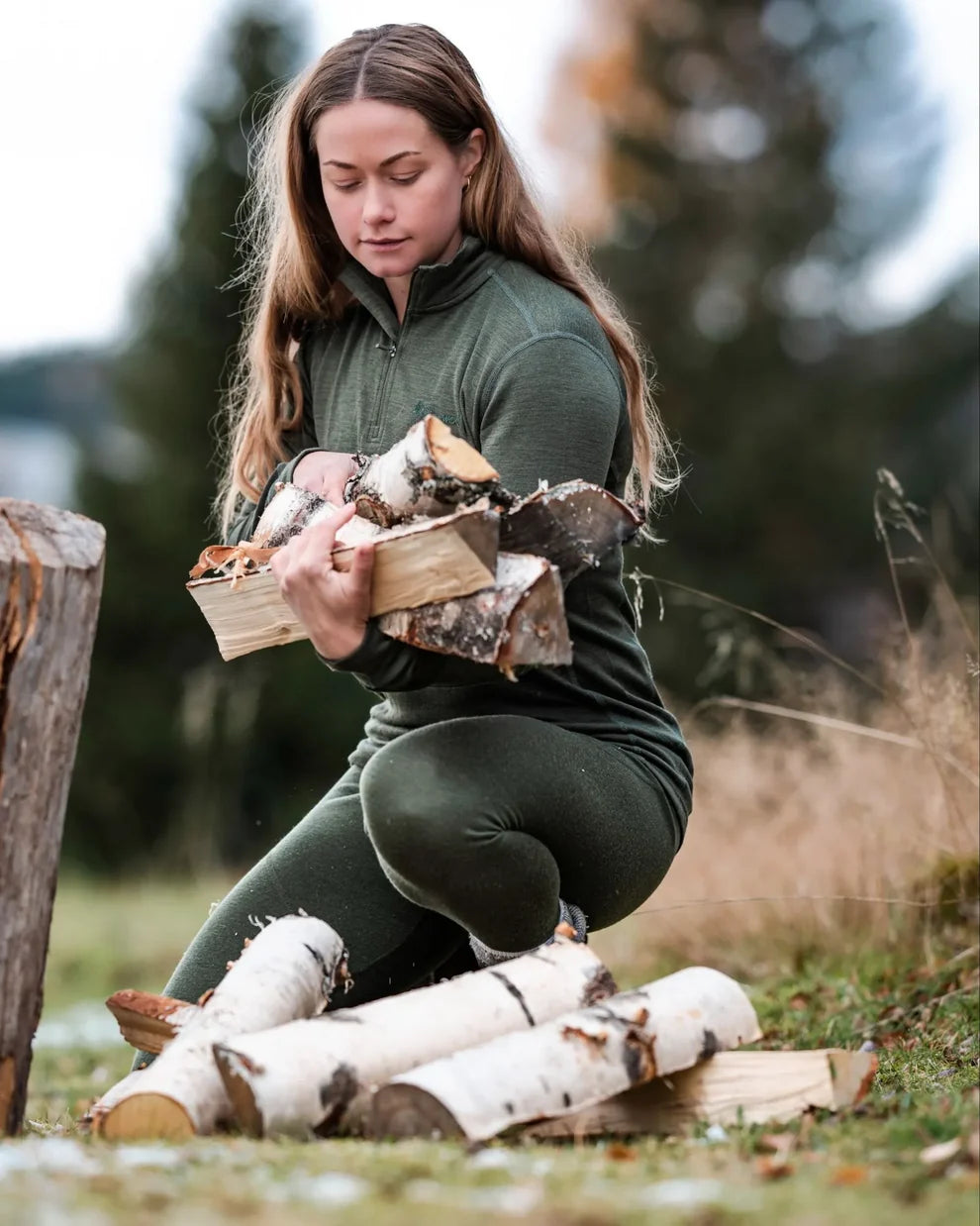 Pinewood Abisko Merino Base Layer Half Zip heren thermoshirt in Dark Mossgreen, warme merino baselayer met bamboevezels voor jacht, wandelen, wintersport en outdooractiviteiten, Dog - Expert webshop voor gespecialiseerd hondenmateriaal