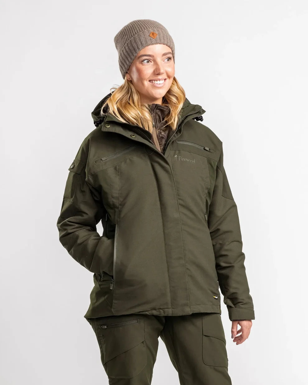 Pinewood Hunter Pro Xtreme 2.0 dames jachtjas moss green, waterdichte outdoorjas voor actieve jacht ,Dog - Expert webshop voor gespecialiseerd hondenmateriaal