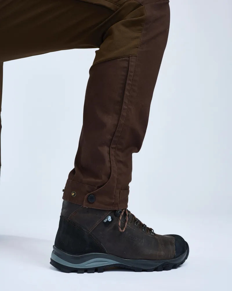 Pinewood Finnveden Hybrid Trousers Dark Brown outdoorbroek met 4-way stretch, comfortabele hybride wandelbroek voor heren en dames voor jacht, trekking, hondentraining en outdooractiviteiten, Dog - Expert webshop voor gespecialiseerd hondenmateriaal