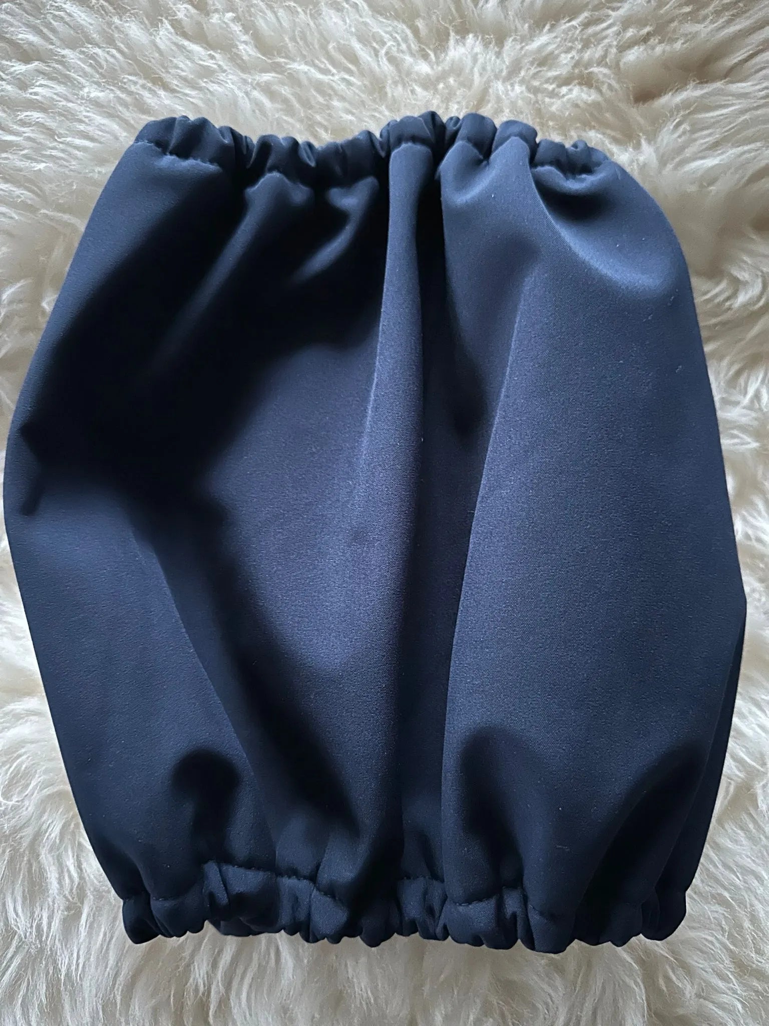 Waterdichte snood voor honden met lange oren, ideaal voor zwemmen en wandelen.