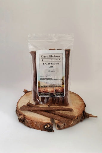 Carnilicious Knabbelstick Lam van ca. 15 cm, gedroogd lamsvlees, 100% natuurlijk en vrij van kunstmatige stoffen en bewaarmiddelen, geschikt voor honden van alle leeftijden, ideaal als kauwsnack of trainingsbeloning, Belgisch geproduceerd van Europese dieren, smakelijke en gezonde traktatie voor honden, Dog - Expert webshop voor gespecialiseerd hondenmateriaal,