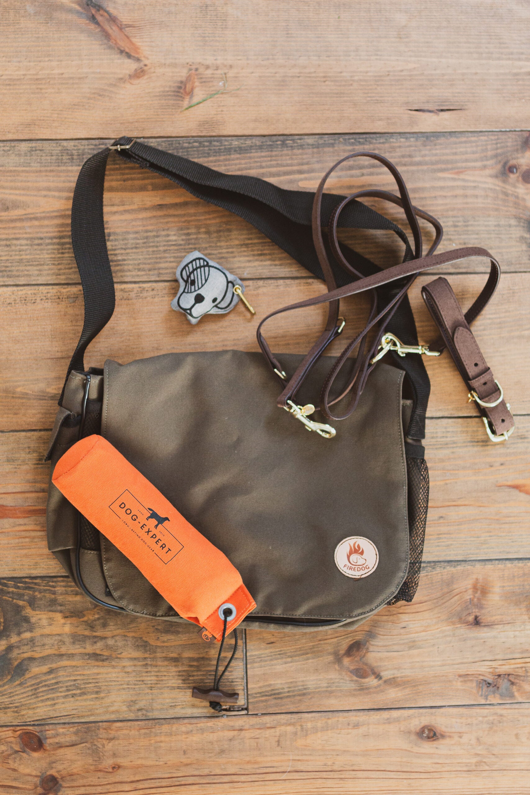 Firedog dummyzak van waterbestendig polyester, ideaal voor het opbergen van dummy’s en wild tijdens training, met klittenbandafsluiting, maat M ca. 36 x 30 x 12 cm, verkrijgbaar in verschillende kleuren.