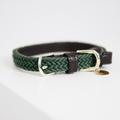 Gevlochten nylon hondenhalsband van Kentucky Dogwear, 100% diervriendelijk kunstleder, goudkleurige ring voor bijpassende leiband, gravurebedeltje met hondenpootlogo, stijlvol en duurzaam.