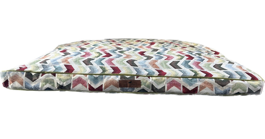 Kussen Sierra voor huisdieren met jacquard bekleding, schuimvulling, afneembare hoes van polyester/katoen en decoratieve biezen, verkrijgbaar in medium en large.