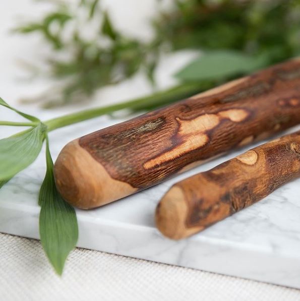 Olijfhout kauwspeeltje voor honden, 100% natuurlijk duurzaam splintervrij en verrijkt met olijfolie voor gebitsverzorging