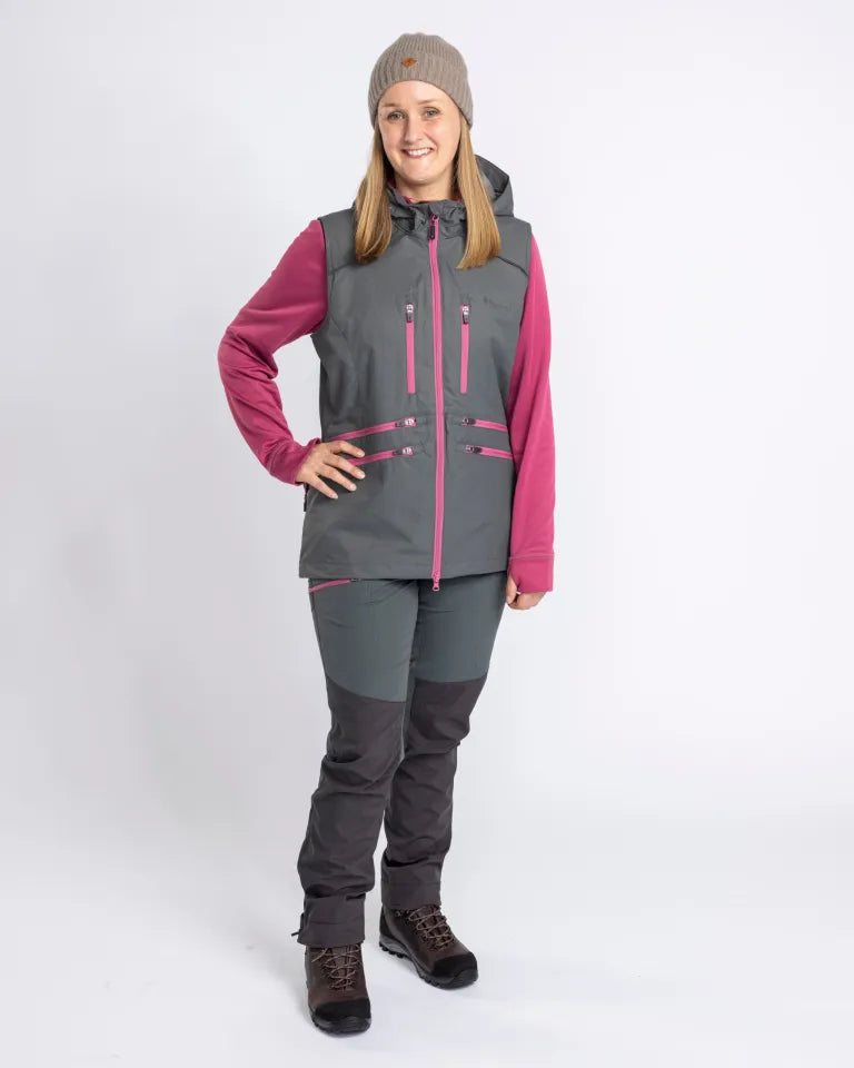 Pinewood Windblocker vest voor hondentraining, winddicht, kleur grijze met roze ritssluiting.