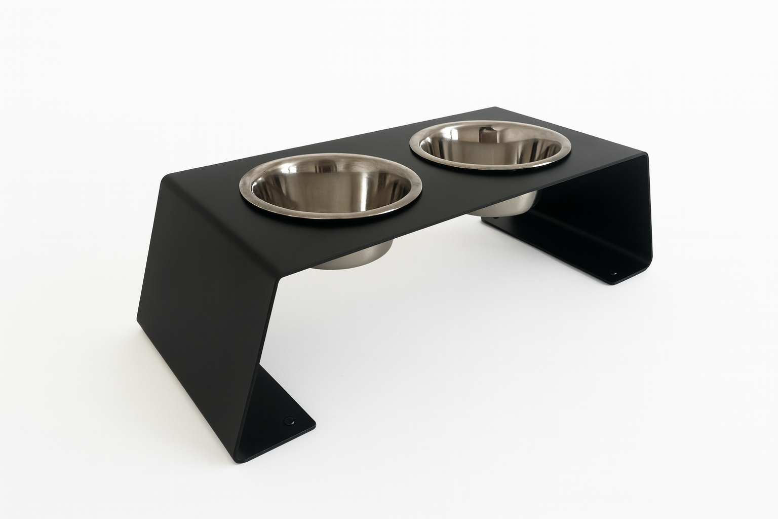 Verhoogde voerbak voor hond en kat in modern design met stalen statief en RVS kommen: Dog - Expert webshop voor gespecialiseerd hondenmateriaal