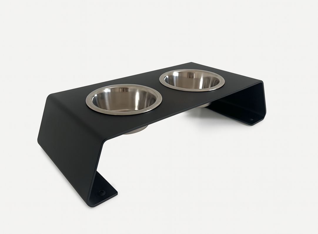 Verhoogde voerbak voor hond en kat in modern design met stalen statief en RVS kommen: Dog - Expert webshop voor gespecialiseerd hondenmateriaal