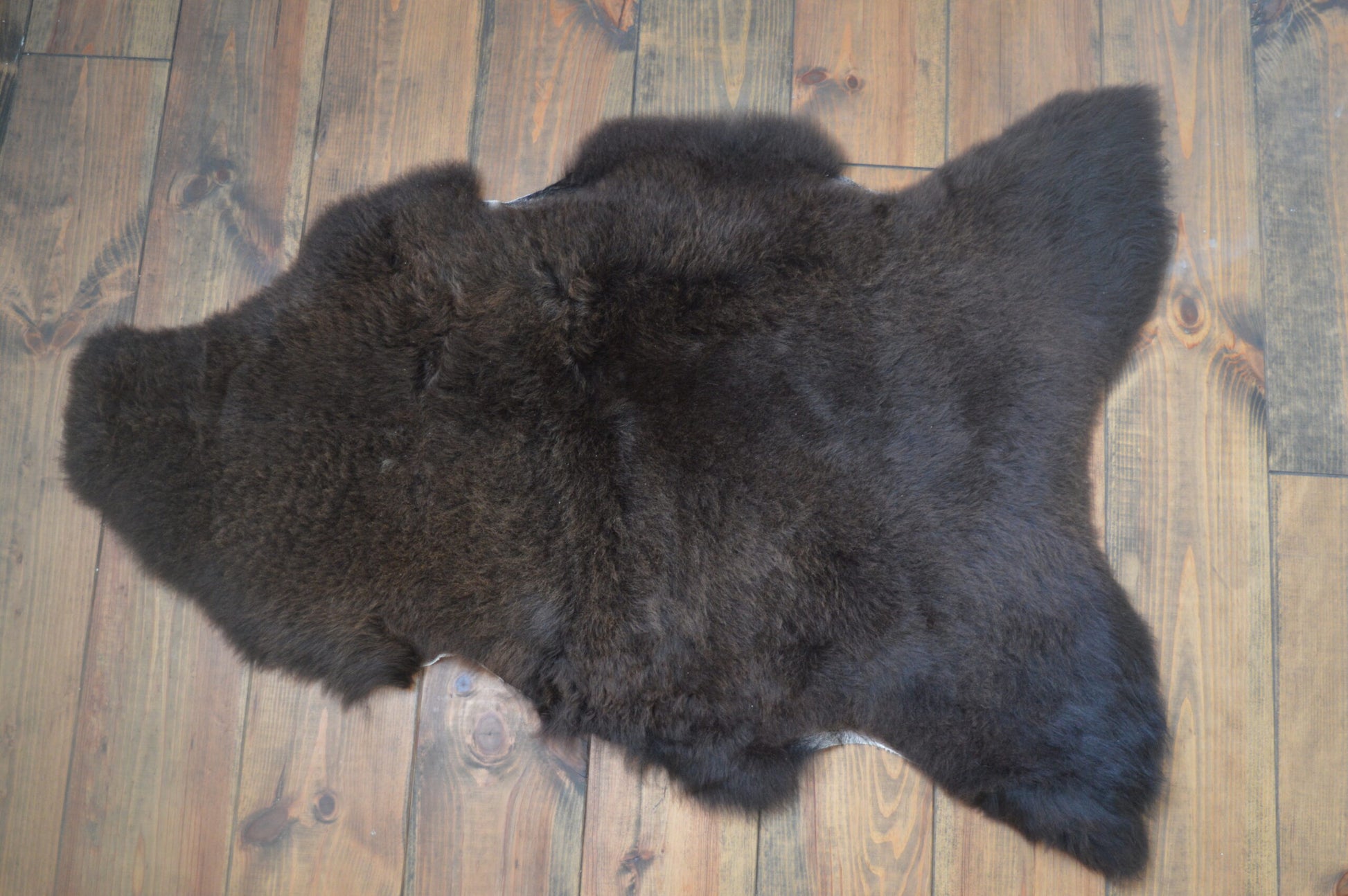 bruin schapenvacht voor honden, super zacht en comfortabel, geschikt als hondenbed en interieuraccessoire