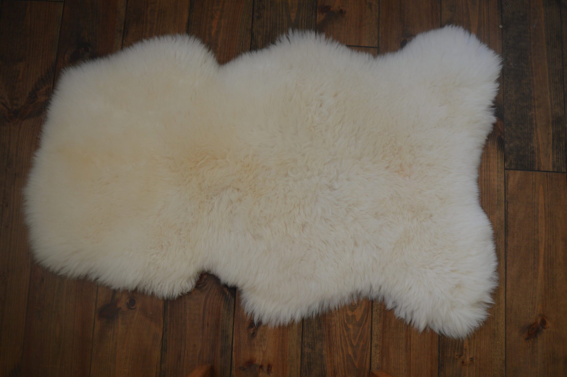 Witte schapenvacht voor honden, super zacht en comfortabel, geschikt als hondenbed en interieuraccessoire